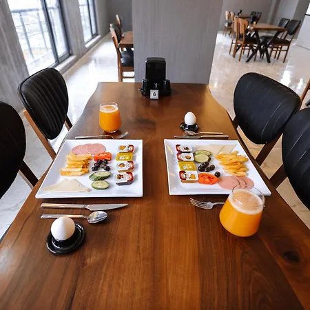 Meyzi Hotel Istanboel