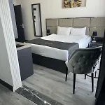 Meyzi