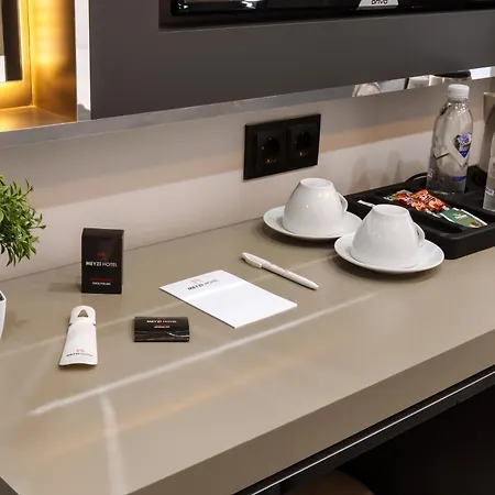 Meyzi Hotell
