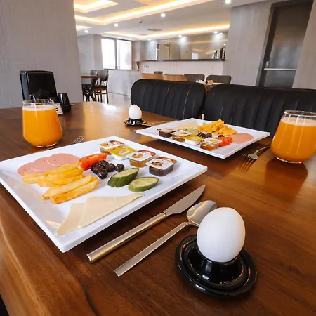 Meyzi Hotel 3*